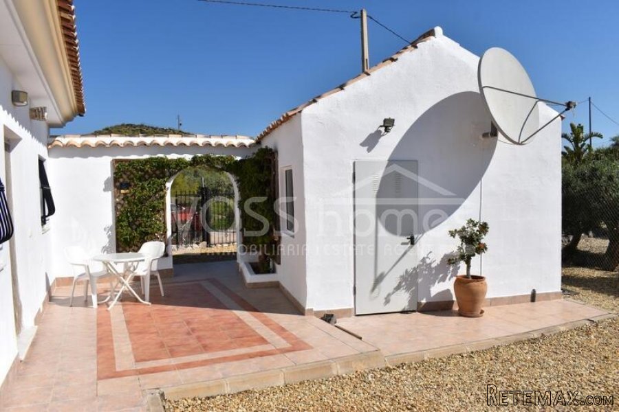 NEW & EXCLUSIVE TO VOSS HOMES - A pristine condition.. - 13