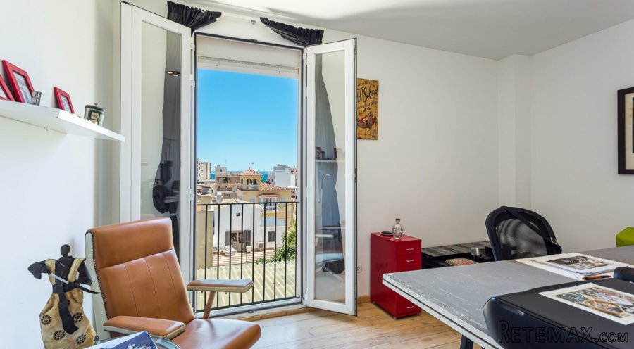 The penthouse apartment offers 114 mČ of living surface ar..