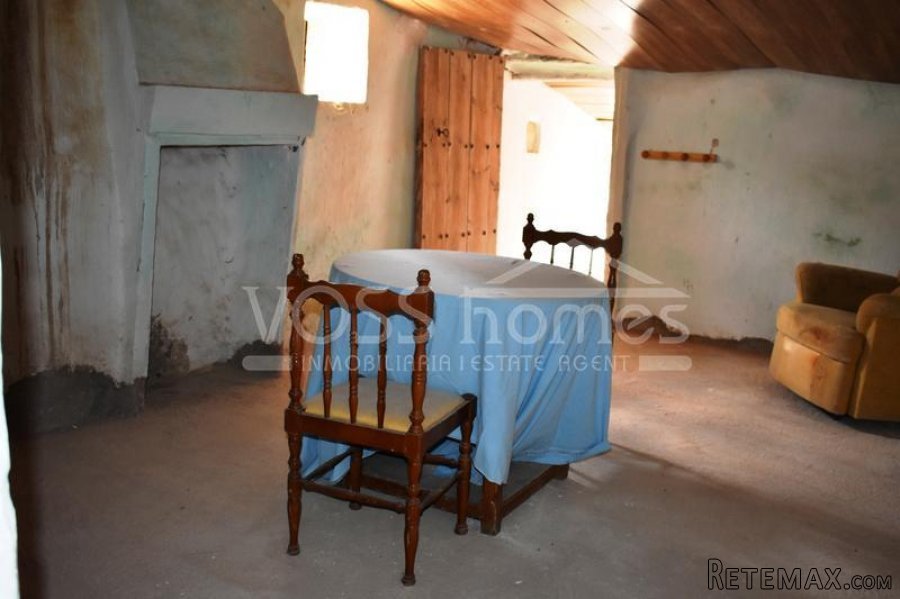 A spacious 2 storey village property of 291m2 currrently.. - 16