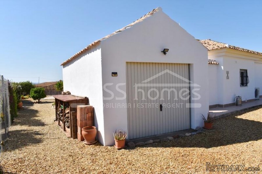 NEW & EXCLUSIVE TO VOSS HOMES - A pristine condition.. - 16