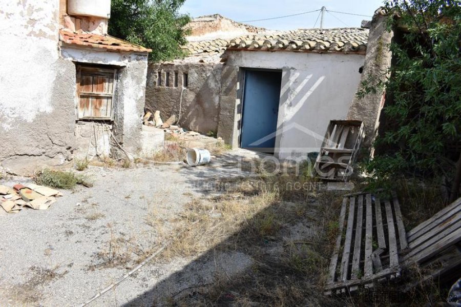 A spacious 2 storey village property of 291m2 currrently.. - 17