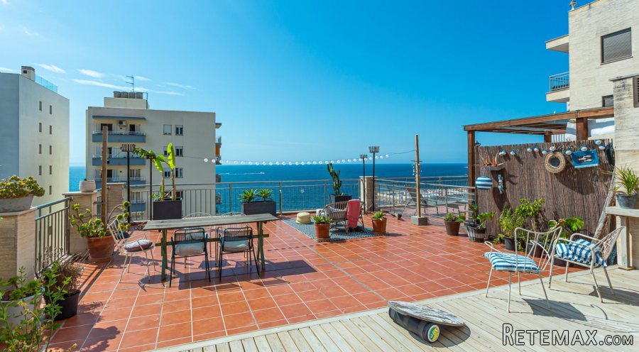 This beautiful and bright apartment is situated on the..