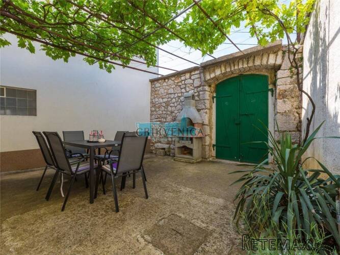 Zaleđe Crikvenice - kamena kuća sa vrtom