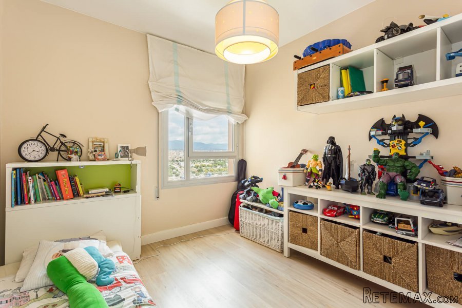 A generous size apartment with impressive views of Portixol.. - 2