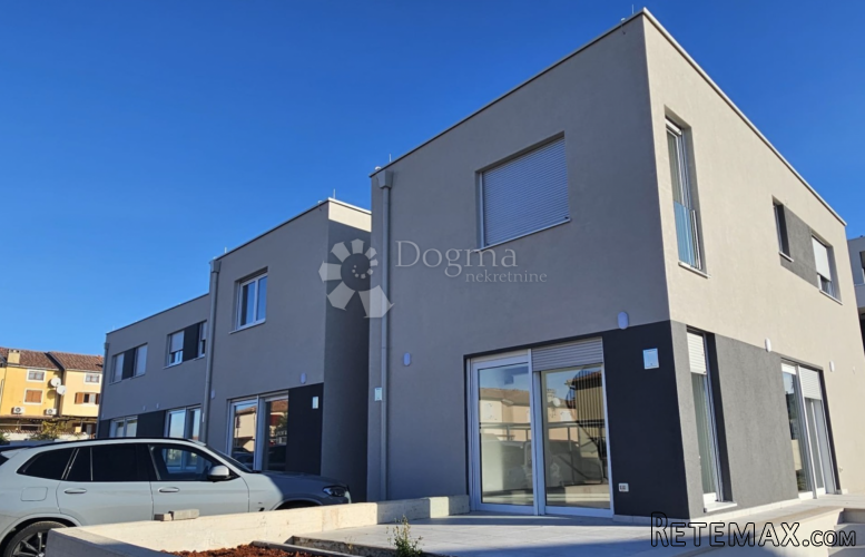 Moderna kuća u nizu – Vabriga