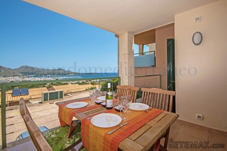 Semi detached villa, situated in the quiet area of El..