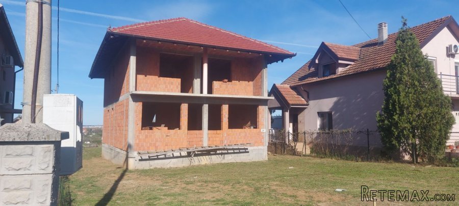 Kuća u Ostružnici na 15 ari placa