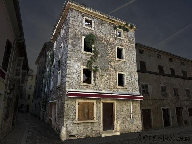 POREČ, STARA JEZGRA - STARINA S PROJEKTOM ZA HOTEL!