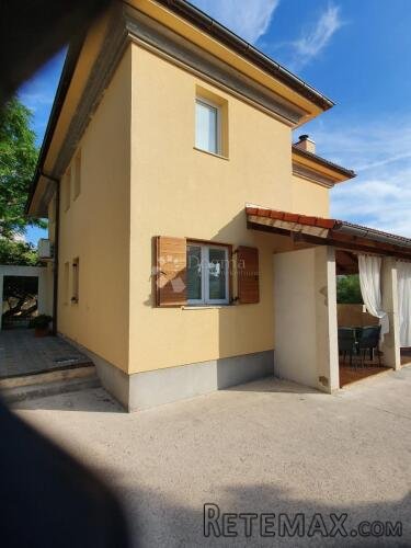 Kuća na Pagu s velikim dvorištem - 310m2 - 2