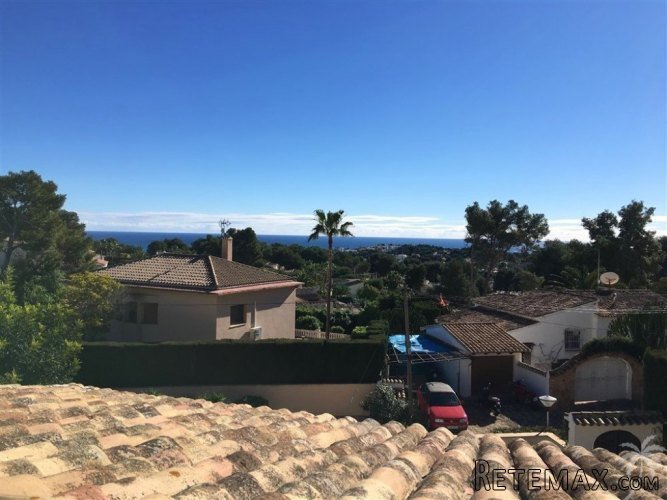 This lovely south facing property is situated in one of the.. - 2