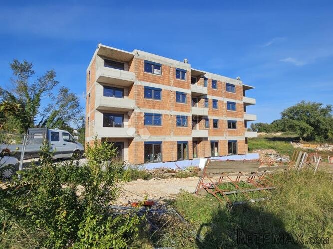 Trosoban stan 10min od Poreča s okućnicom 80m2 - 2