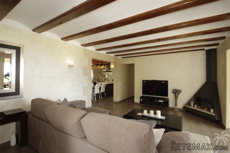 This lovely south facing property is situated in one of the.. - 3