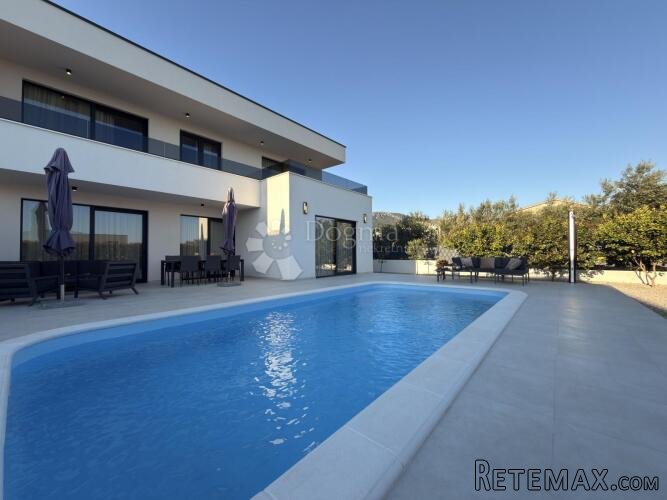 DIZAJNERSKA VILA KAŠTELA - 3
