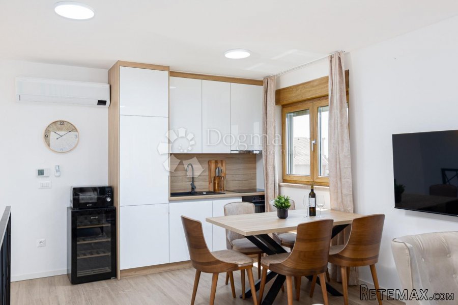 Dvooetažni apartman uz more - 2