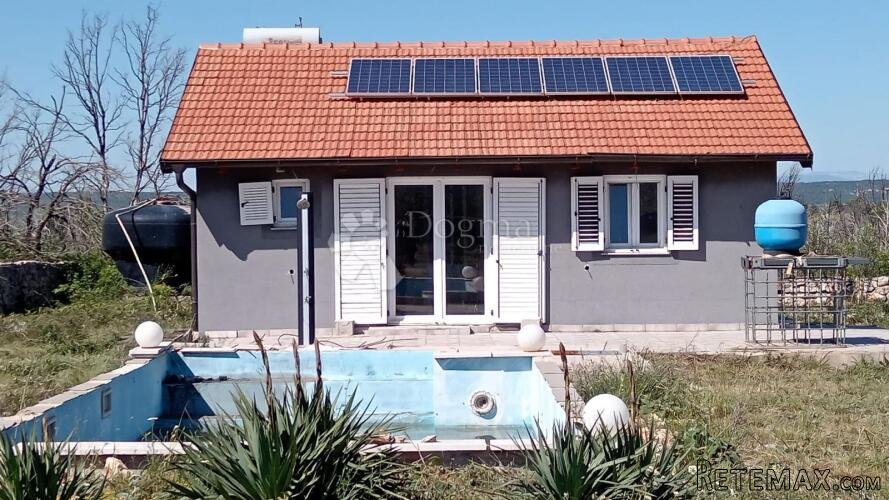 Kuća s bazenom na 3000 m2 zemljišta - 2