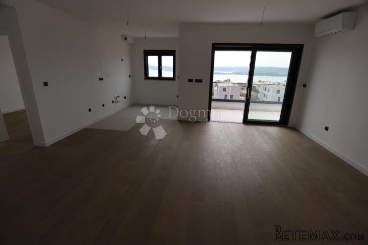 Penthouse sa krovnom terasom , garažom, liftom , podno grija - 2