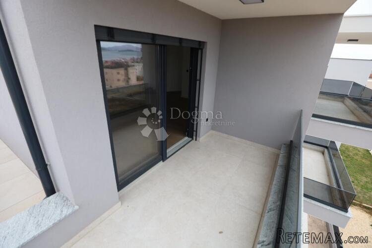 Penthouse sa krovnom terasom , garažom, liftom , podno grija - 3