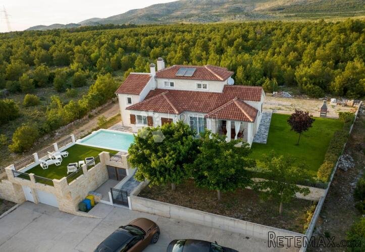 DUBRAVA KOD ŠIBENIKA - PREKRASNA VILLA SA BAZENOM, 282 m2 - 2