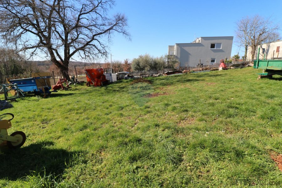 POREČ, okolica-građevinska parcela 2025m2 - 2