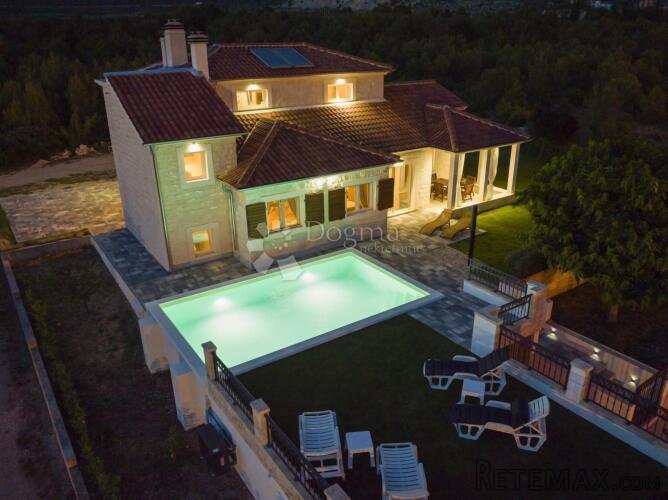 DUBRAVA KOD ŠIBENIKA - PREKRASNA VILLA SA BAZENOM, 282 m2 - 3
