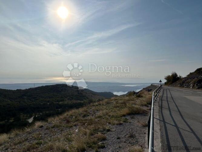 BAŠKE OŠTARIJE 22000m2 !!! SNIŽENO !!! - 2