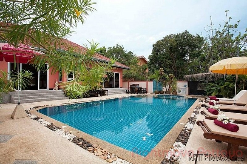 5 Bedroom House for sale in Jomtien -..
