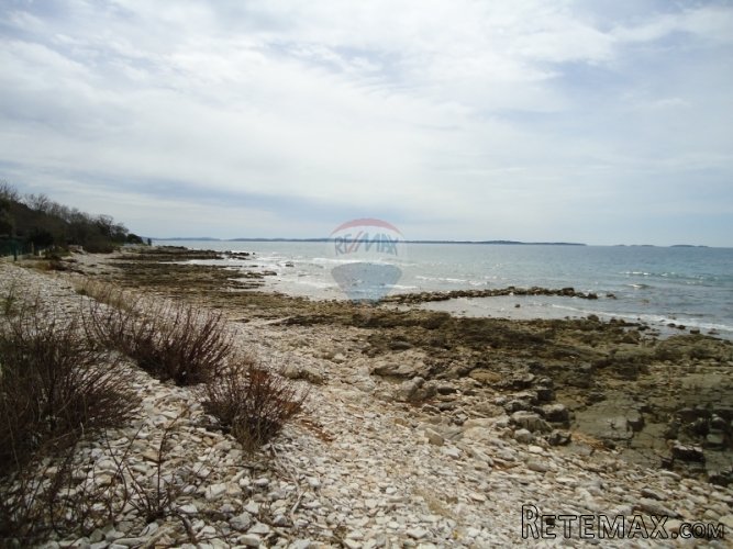 PEROJ, VIKEND ZEMLJIŠTE 100M OD PLAŽE - 4