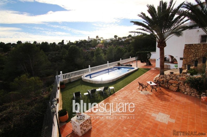 Beautiful 5 Bedroom villa with sea view