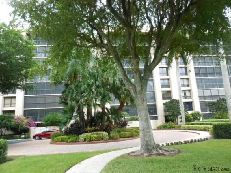 20090 Boca West Dr #363, Boca Raton, FL..