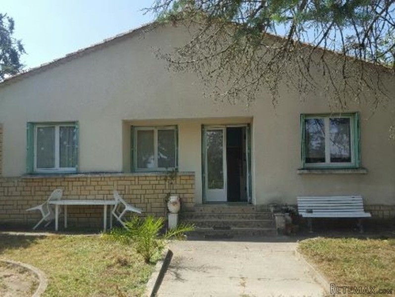Edge Of Town Townhouse With Pretty..