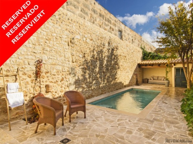 *reserved* Stunning House In The..