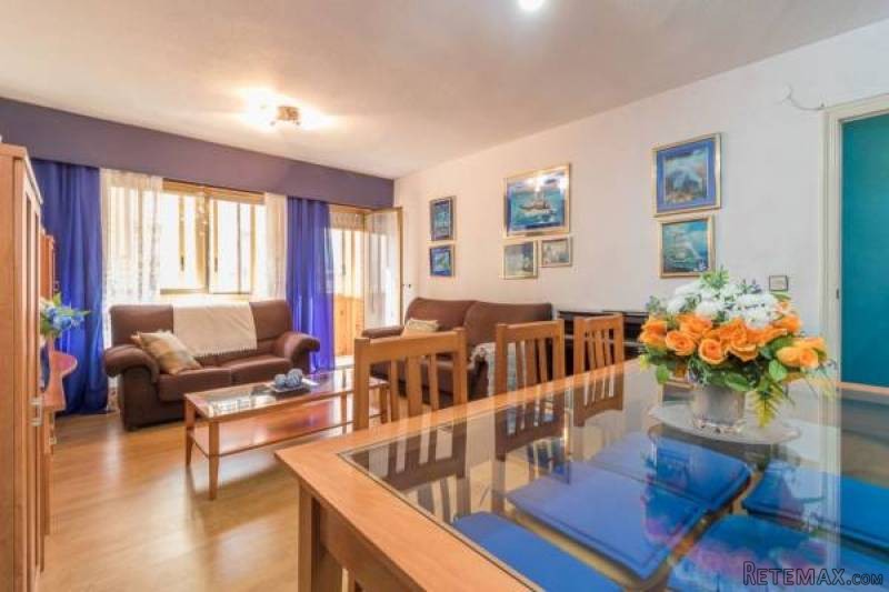 4 Bedroom 2 Bathroom Apartment In..