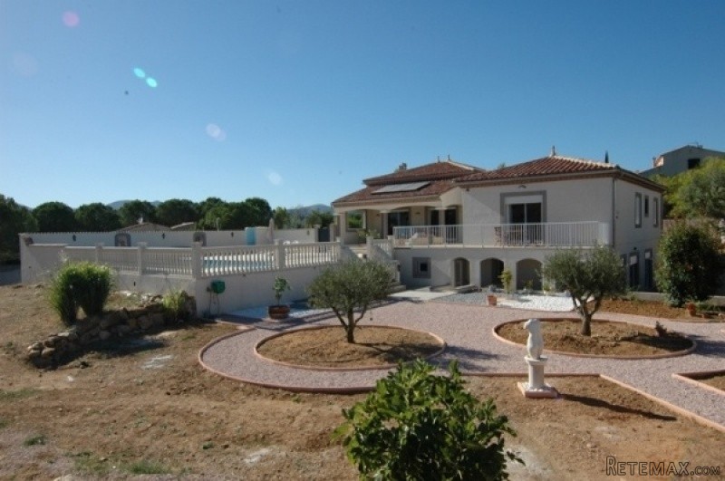 Splendid Villa With 235 M2 Including An..