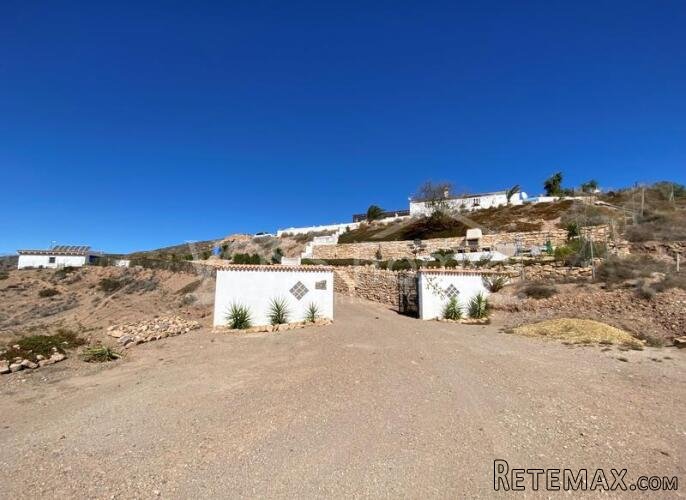 NEW & EXCLUSIVE LISTING TO VOSS HOMES - A truly stunning.. - 11