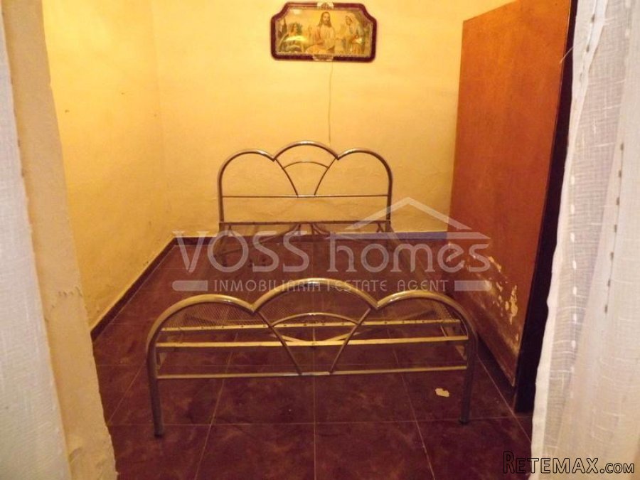 REDUCED!!! A large 2 storey 5 bed, 1 bath village house.. - 11