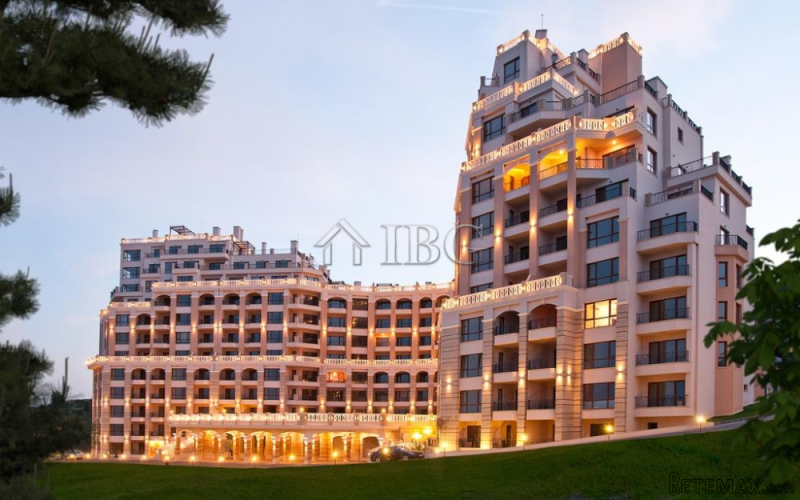 Spacious 2-bedroom apartment with SEA..