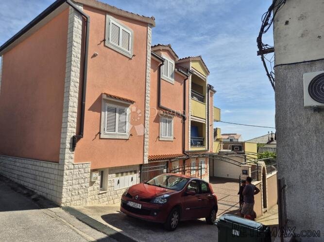 Kuća: Solin, 300m2 - 2