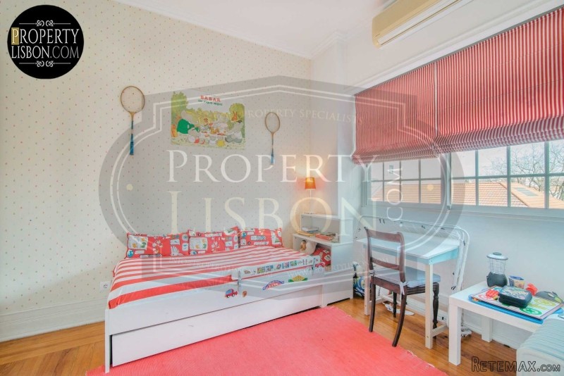 T4+2 Lisbon Apartment with Elevator for..