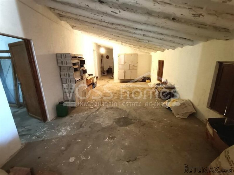 NEW LISTING - An attractive, traditional 3 bed, 1 bath (.. - 13