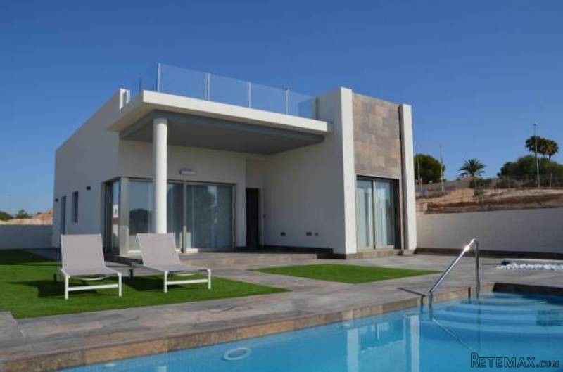 3 Bedroom 2 Bathroom Villa In..