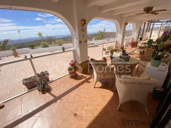 NEW & EXCLUSIVE LISTING TO VOSS HOMES - A truly stunning.. - 14