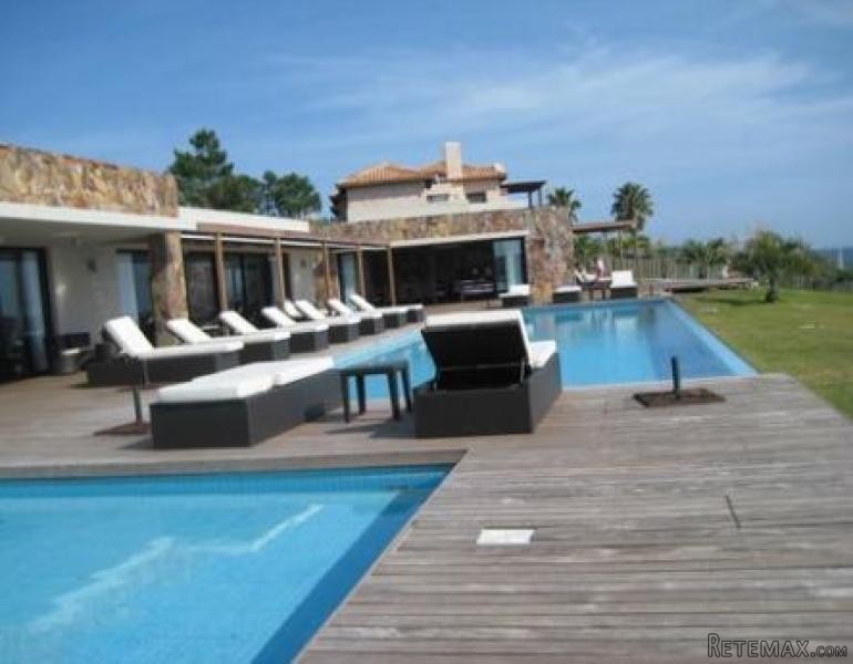 2 Bedroom Apartment - For Sale -..