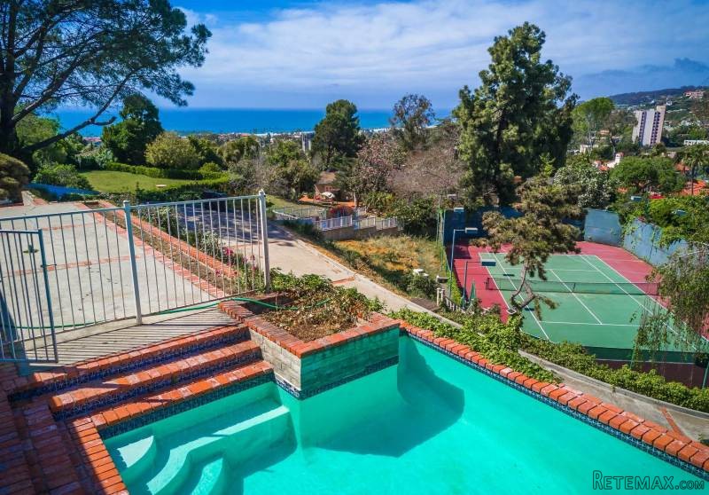 2695 Hidden Valley La Jolla, California..