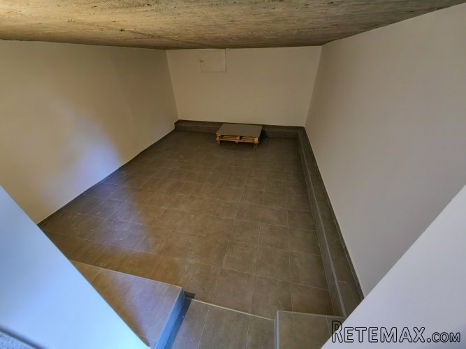 Prodajem magacin-garazu u Zemun Polju - 6
