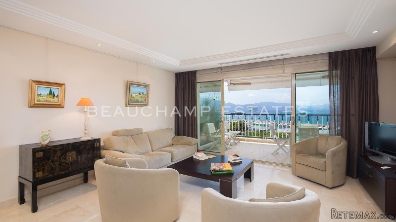 Magnificent Apartment with sea view..