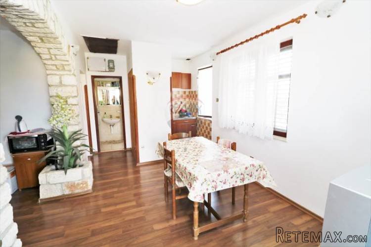 POREČ-apartmanska kuća, 2.red do mora - 2