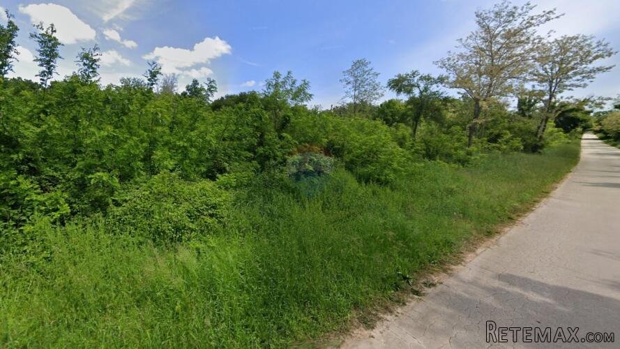 Istra, Poreč, poljoprivredno zemljište uz prometnicu