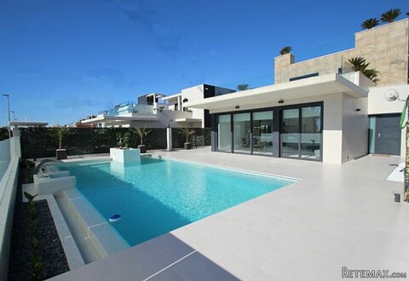 * Luxury 4 Bed Beachside Villa - 200..