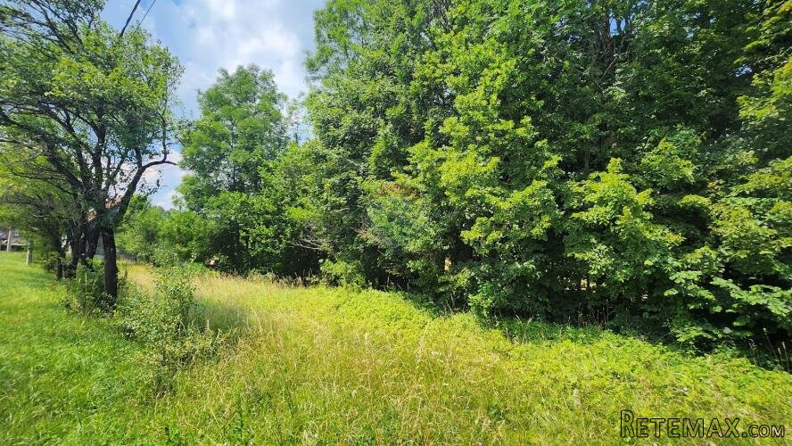 Gorski kotar, Kupjak - građevinski teren sa dvorišnom zgrado