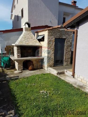 PRODAJE SE KUĆA U MIRNOM NASELJU - 3